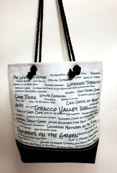 A bag with the words " wineries on the green ".